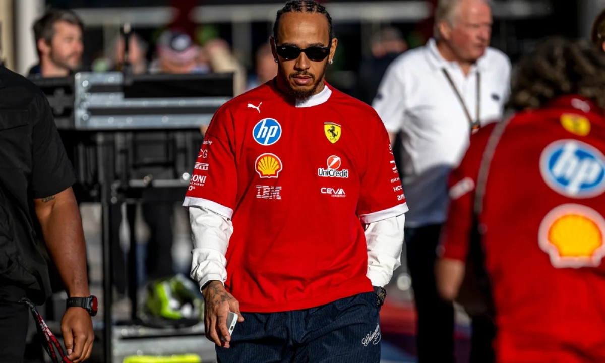 Skončí Hamilton ve Ferrari předčasně? Damon Hill přichází se zajímavou teorií