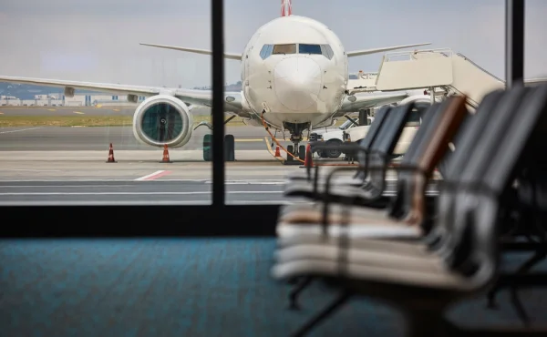 Vtípek, který způsobil chaos. Fotbalista přijde o angažmá kvůli vyvolání leteckého poplachu