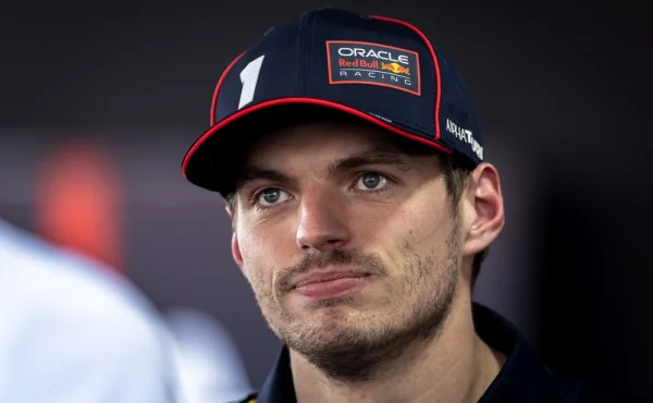 Vybil baterii už v zahřívacím kole, dojel šestý. Max Verstappen chce jinou F1