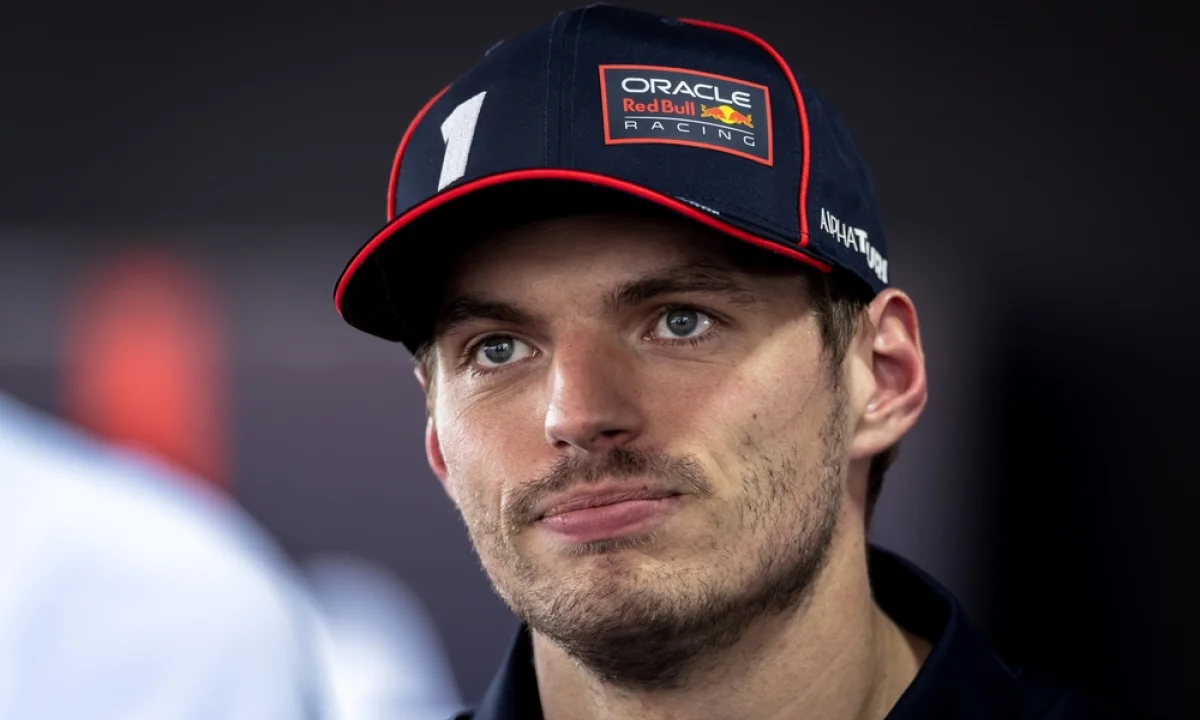 Vybil baterii už v zahřívacím kole, dojel šestý. Max Verstappen chce jinou F1