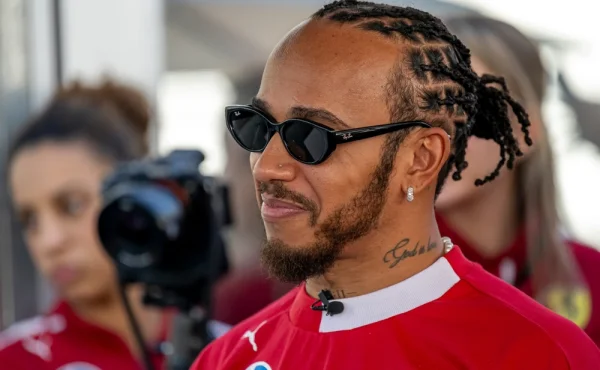 Možná je už příliš starý. Schumacher posílá Lewise Hamiltona do důchodu