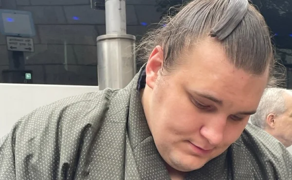 Ukrajinský uprchlík mění zaběhlé pořádky v sumo. Aonishiki má Císařský pohár