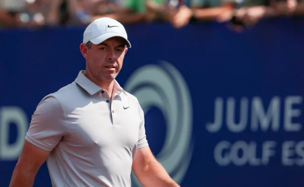 Rorymu bouchly nervy. McIlroy poslal fanouška do háje a nechal ho vyvést z turnaje