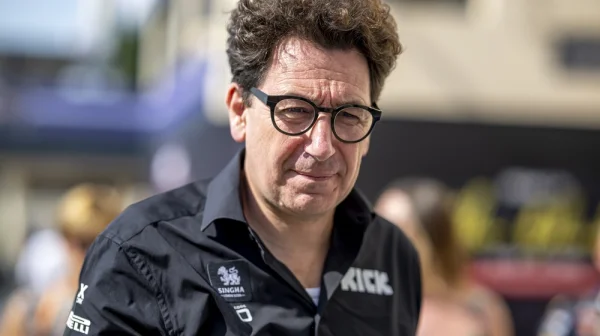 Inspirace ve Ferrari? Proč? Vždyť od roku 2008 nic nevyhráli, rýpnul si Binotto