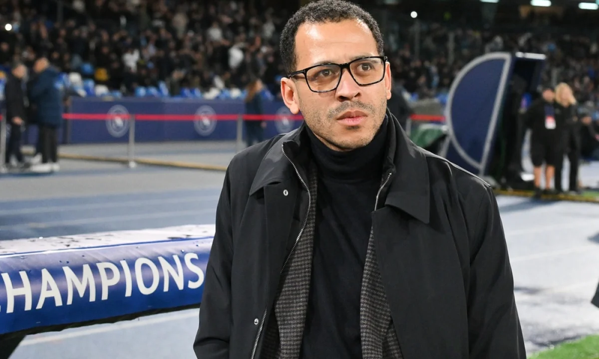 Vyhozený kouč Chelsea si ještě může přijít na velké peníze. Ve hře jsou stovky milionů