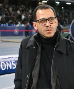 Vyhozený kouč Chelsea si ještě může přijít na velké peníze. Ve hře jsou stovky milionů