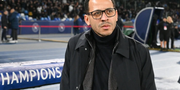 Vyhozený kouč Chelsea si ještě může přijít na velké peníze. Ve hře jsou stovky milionů