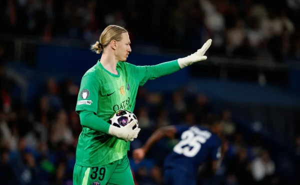 Hvězda filmů pro dospělé nabídla žhavé noci gólmanovi PSG. Jeho partnerka ji rychle setřela