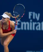 Šampaňské na kurtu. Kráska označuje výhru v 'podnapilém tenisu' za největší úspěch kariéry