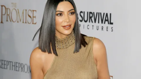 Vztah Lewise Hamiltona a Kim Kardashian pokračuje. Pilot F1 už tráví čas i s její rodinou