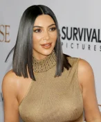 Vztah Lewise Hamiltona a Kim Kardashian pokračuje. Pilot F1 už tráví čas i s její rodinou