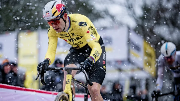 Rekonvalescence se komplikuje a návrat se odkládá. Van Aert může chybět až tři měsíce