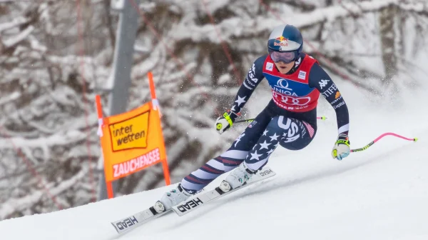 Lindsey Vonnová je po operaci. Nemůžu být na ni pyšnější, označuje ji otec za bojovnici
