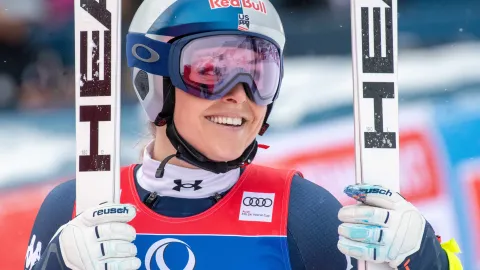 Nohu mám pořád na kusy, vzkázala Lindsey Vonnová. Tryskáč ji převezl do USA