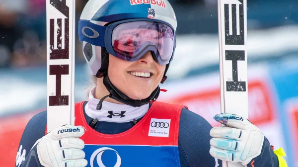 Nohu mám pořád na kusy, vzkázala Lindsey Vonnová. Tryskáč ji převezl do USA