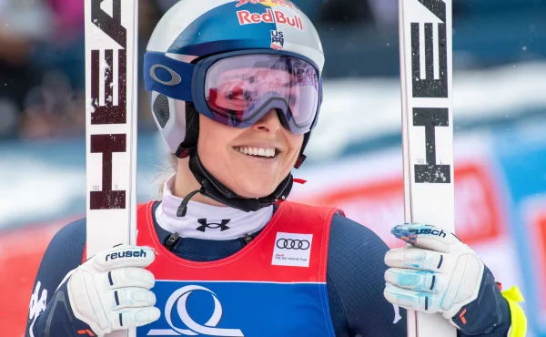 Nohu mám pořád na kusy, vzkázala Lindsey Vonnová. Tryskáč ji převezl do USA