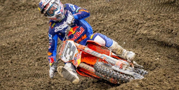 Rekord s odštípnutým zubem. Legendární Tomac nezvládl přebírání trofeje