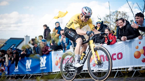 Těsně před Roubaix zakázala UCI Vismě revoluční technologii. Tým mluví o podivném načasování