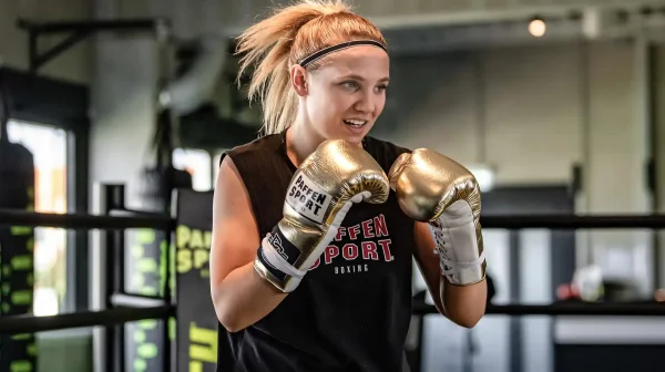 Neodjela jediný závod, teď se chystá na olympiádu. Německá boxerka chce být cyklistkou