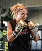 Neodjela jediný závod, teď se chystá na olympiádu. Německá boxerka chce být cyklistkou