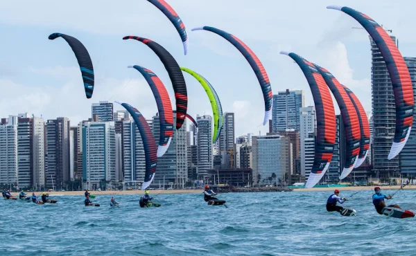 Odpadky ve vodě, rozpadající se přístav. Koška testoval podmínky pro olympijskou kvalifikaci