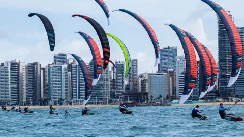 Odpadky ve vodě, rozpadající se přístav. Koška testoval podmínky pro olympijskou kvalifikaci