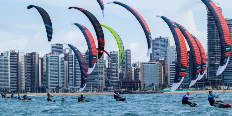 Odpadky ve vodě, rozpadající se přístav. Koška testoval podmínky pro olympijskou kvalifikaci