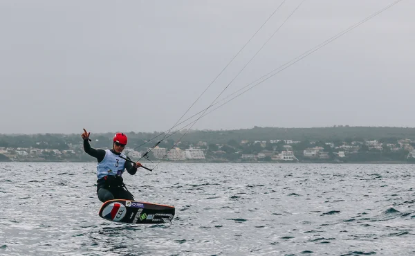 Na zasněžené Mallorce začal Světový pohár olympijských tříd v hodně netypických podmínkách