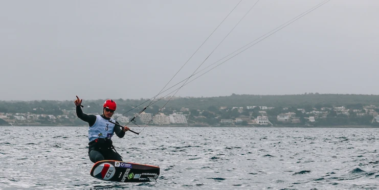 Na zasněžené Mallorce začal Světový pohár olympijských tříd v hodně netypických podmínkách